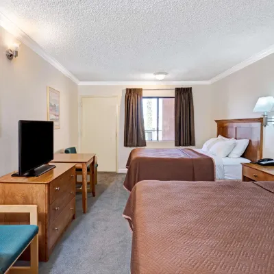 Travelodge by Wyndham Pasadena Central Các khách sạn gần Trung tâm hội nghị Pasadena Civic Auditorium