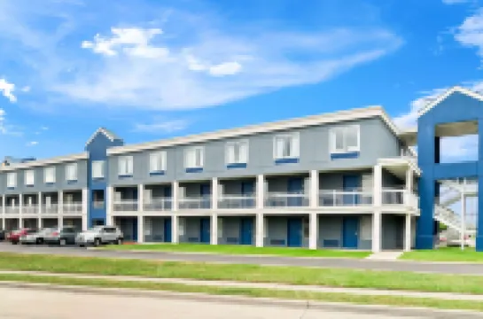 Days Inn & Suites by Wyndham Warren