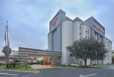 Hampton Inn by Hilton Monterrey/Galerías-Obispado Hoteles cerca de Plaza Fomerrey 35