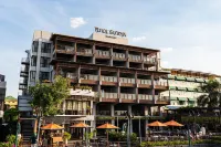 Riva Surya Bangkok - pet friendly