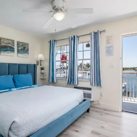 Latitude 26 Waterfront Boutique Resort - Fort Myers Beach