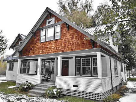 Large Craftsman style farmhouse near Bozeman and Big Sky, MT, and hot springs!!! Отели в г. Gallatin Gateway