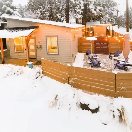 Close, Cute, and Clean! - Hot Tub/Firepit/Bikes/Floats