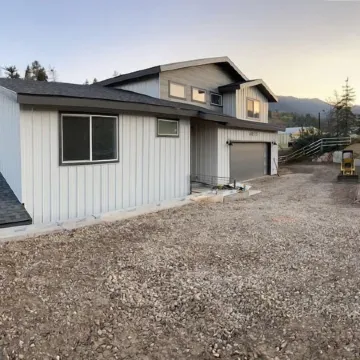 Mountain home with beautiful view, Full Kitchen, Sleeps 10, Can walk to Woodward