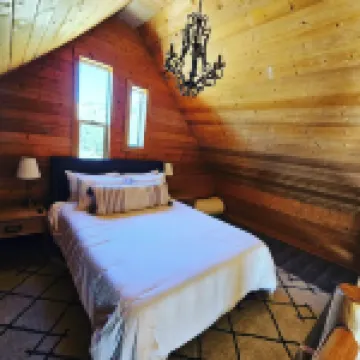 The Woody Cabin in Southern Utah, 39 Mi from Zion.