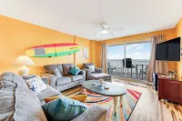 Updated Oceanfront Condo! Come and Relax by the Sea!