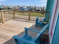 Come and enjoy the beautiful Surfside beach and “heav’n fun” in this cozy home!