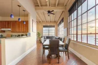 Luxurious Downtown Condo w/ Panoramic City Views and Free Secure Onsite Parking.