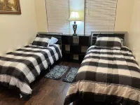 Tampa Bay Perfect location for a safe vacation! 5 bedrooms, ,3.5 bath ,sleeps14 Hotels in Lake Magdalene