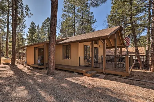 Bobcat Bungalow - Quaint, Quiet & Cozy Retreat in Munds Park - Yes, There's A/C!