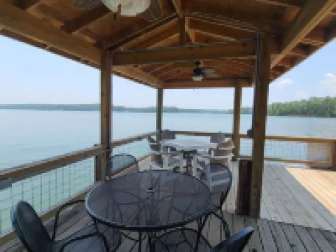 "One-of-a-kind" Lake Martin Property with Large Boat Ramp, Boathouse & Pier Hotels in Tallapoosa County