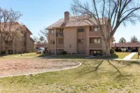 Updated condo with pools near golf courses