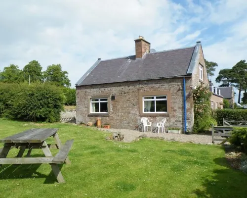 Wild Rose in Rural Location with Lovely Views on a Working Farm with Walks Hotels in Jedburgh