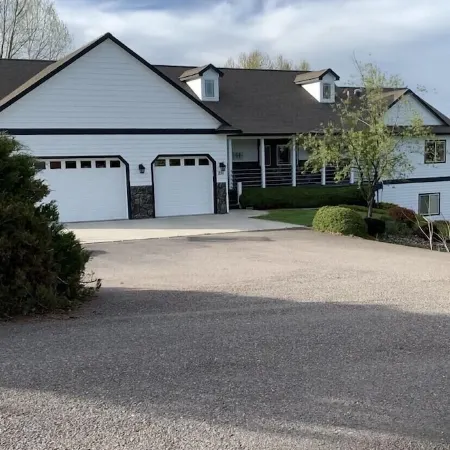 Creekside Tranquility • Peaceful, Spacious Montana Home Near Missoula -20 Min