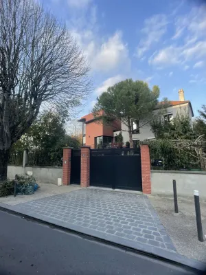 Contemporary near Paris