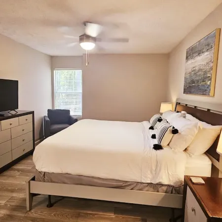 Lovely 2BR/2 BTH apt. Few steps to theBraves Stadium