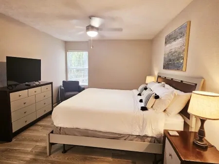 Lovely 2BR/2 BTH apt.  Few steps to theBraves Stadium Отели в г. Смирна