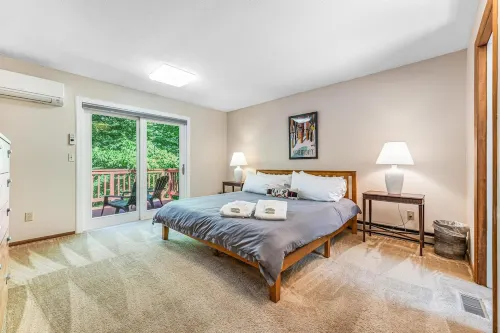 4BR/3BA ★ hot tub, sauna, billiards, A/C, & grill!