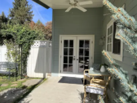 Spa Like Stay at the Award Winning Britt Bungalow in the Heart of Jacksonville 杰克遜維爾酒店