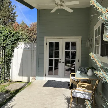 Spa Like Stay at the Award Winning Britt Bungalow in the Heart of Jacksonville Отели в г. Джексонвилл