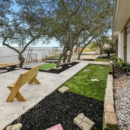 Baywatch Paradice Paradice  8 m to Beach, Private Pier, Sleeps 8 Fenced Dog Area
