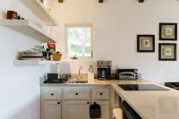 Quiet & Private Guest House with Gorgeous Valley Views