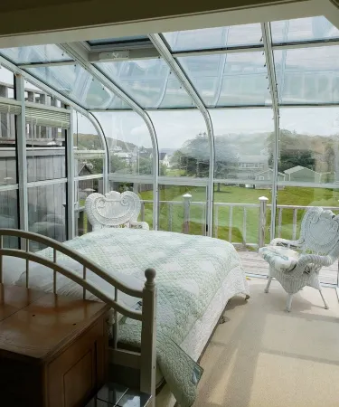 POOLSIDE The Moorings, ocean views, pool & close to Pemaquid beach!