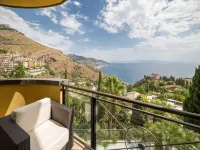 FANTASTIC APARTMENT in center Taormina with Pool, View and Parking