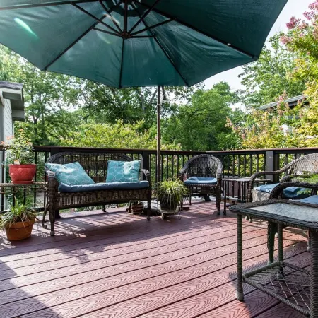 The Roux House Offers Luxury, Comfort & Location!