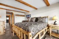 Premier Scenic Lakefront Luxury  Heart of Colorado Ski Country