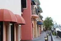 3 BR 2 BA with AMAZING 8th Floor River & Gulf View!