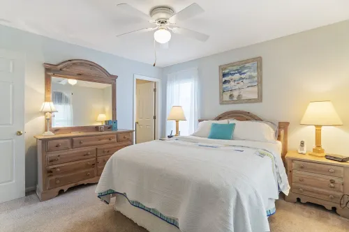 Deep water canal front adorable cottage!  Well kept and clean!