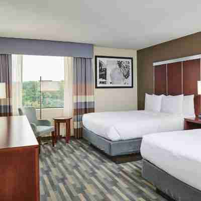 DoubleTree by Hilton Raleigh Crabtree Valley Rooms