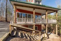 Unique Massanutten Lodge, Hot Tub, Game Room w/foosball and Gorgeous Views!!