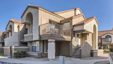 Cozy and Contemporary Tempe Condo - N Tempe location convenient to everything Отели рядом с достопримечательностью «ASU University Housing»