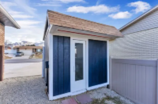 The Sandy Sunset Retreat- with outdoor sauna and hot tub