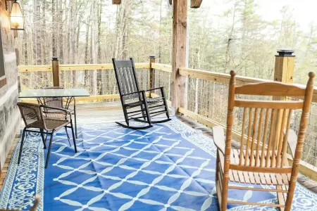 The Blue Bird Suite at Hawthorn Haven- Upper Level