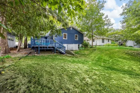 3 blocks from the University of Iowa Kinnick Stadium & Hospital