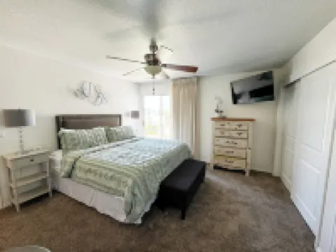 Modern Resort Condo - Pools, Courts & Scenic Views