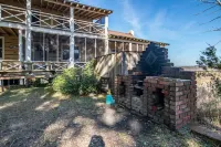 Creek Front Home, Short Walk to the Beach. Beautiful Marsh Views!