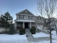 Beautiful and Clean Sandy Home close to Trax Station
