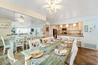 Stylish 2-Story 3BR Beach Condo with Rooftop Deck!
