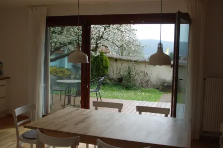 Fewo-hammelburg Gemütliche, Geräumige Ferienwohnung mit Terrasse und Garten