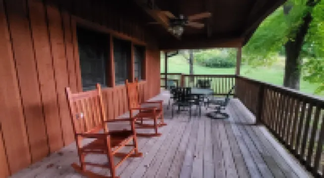 Lakeview Lounge. 3 bedroom cabin surrounded by national forest.