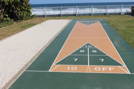 Direct Oceanfront Condo-Fabulous Views-Heated Pool- 20 feet from the Beach! Отели в г. Сателлит Бич