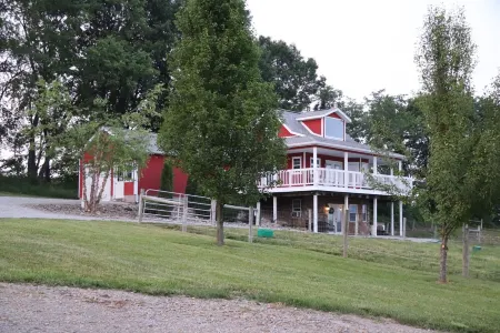 Wrap Around Decks w/Beautiful View & Hot Tub