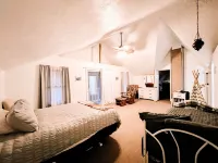 Muskie-Lounge River Retreat! Secluded getaway. Hotels in Upshur County