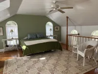 Azalea Farmhouse Hotels in McIntosh