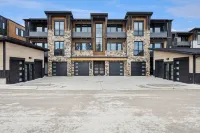 Near GLACIER/ Big MTN SKiing  & DTWN Whitefish! 3Bed/3Bath &HOT TUB w/VIEWS! - con encanto