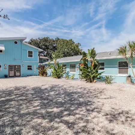 Waterfront 2 Bedroom/1 Bath Apartment in Palm Harbor w/ Views of the Gulf